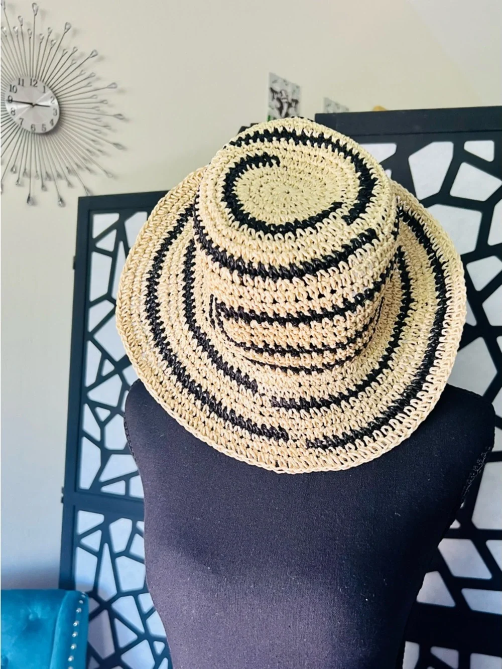 On 34th Women's Striped Crochet Cloche Hat Black & Beige Swirl NWT - Picture 2 of 5